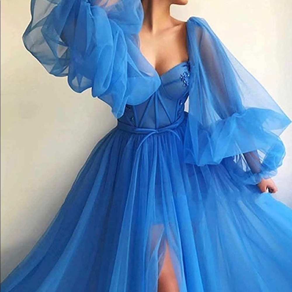 Gorgeous Blue Gown Womens Size 6 Brand New Never Worn